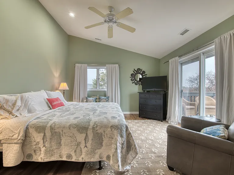24 Seaside Ave — Photo 10