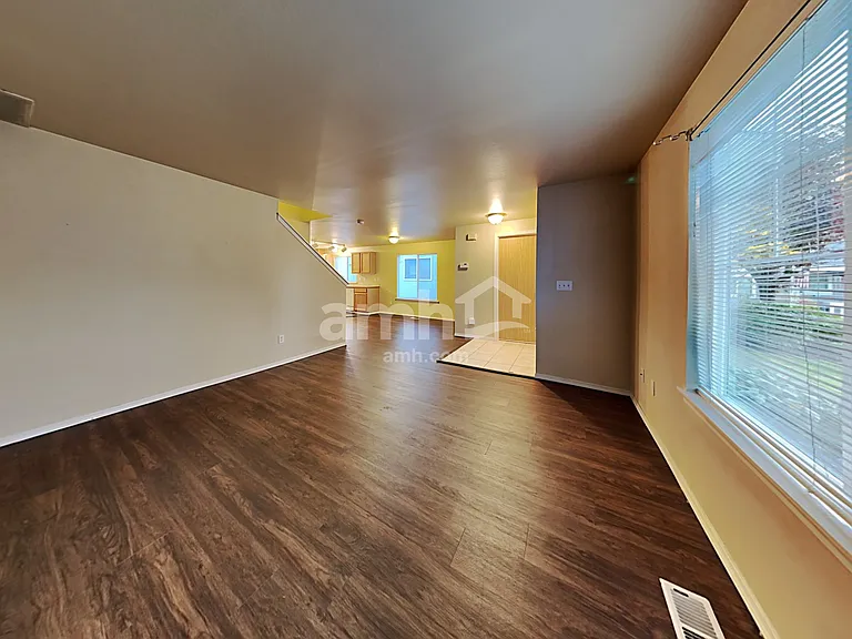 2709 9th St SE — Photo 5