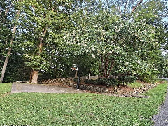 5th image of 1304 N Shorewood Ln