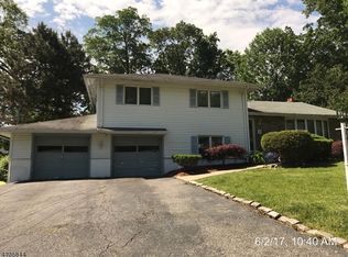 22 Linden Ln, Wayne, NJ 07470