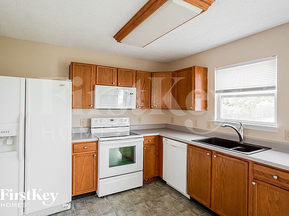 4th image of 744 Adagio Dr