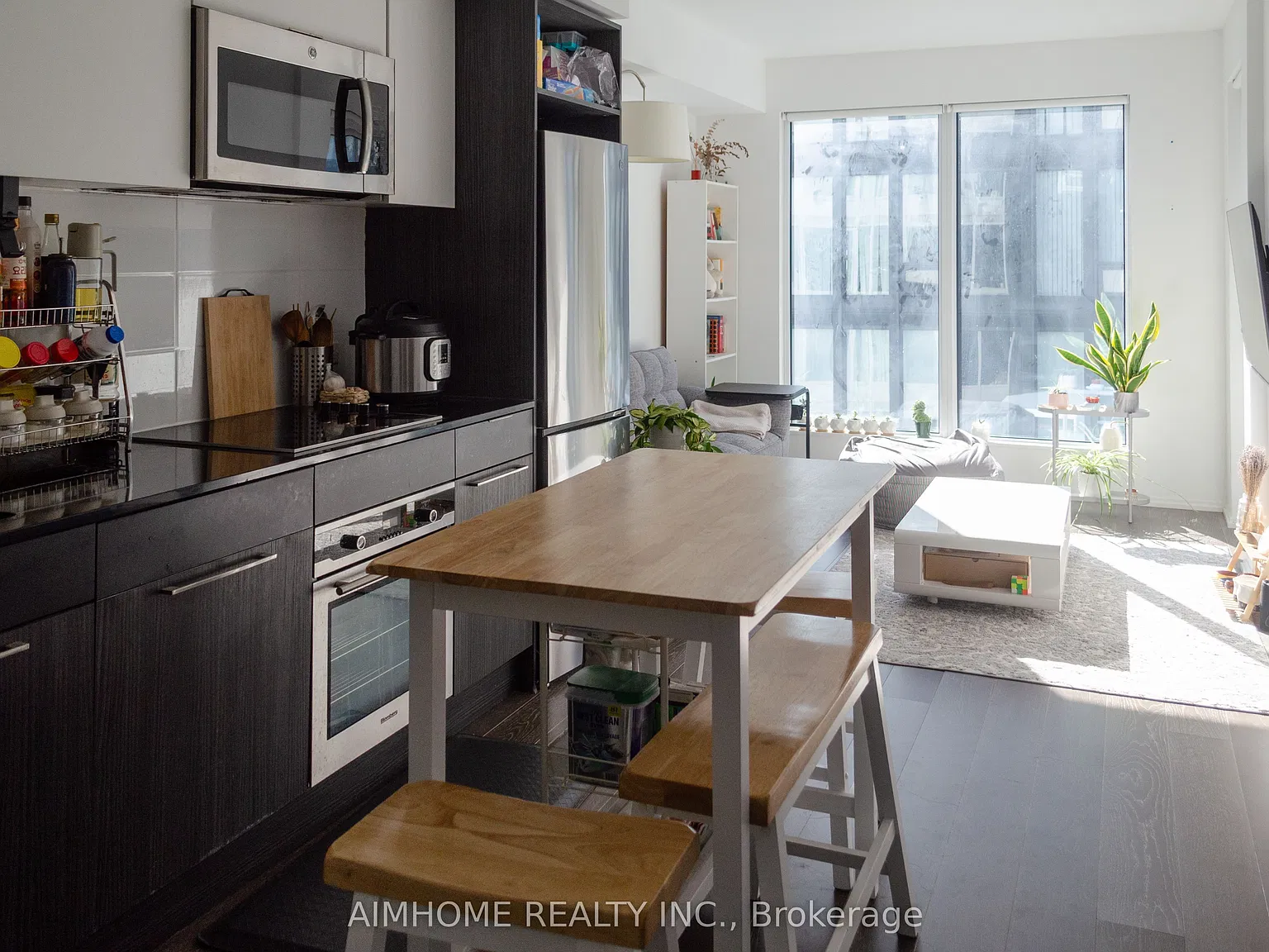 Core Condos — Photo 2