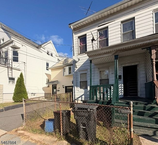 1st image of 425 Catherine St