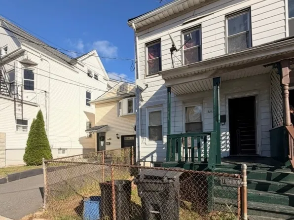 425 Catherine St, Elizabeth City, NJ 07201