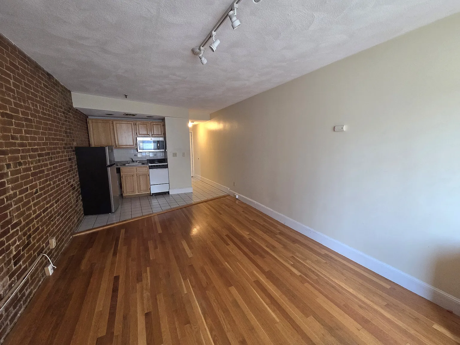 Studio, 480 sqft, $2,250 — Photo 4