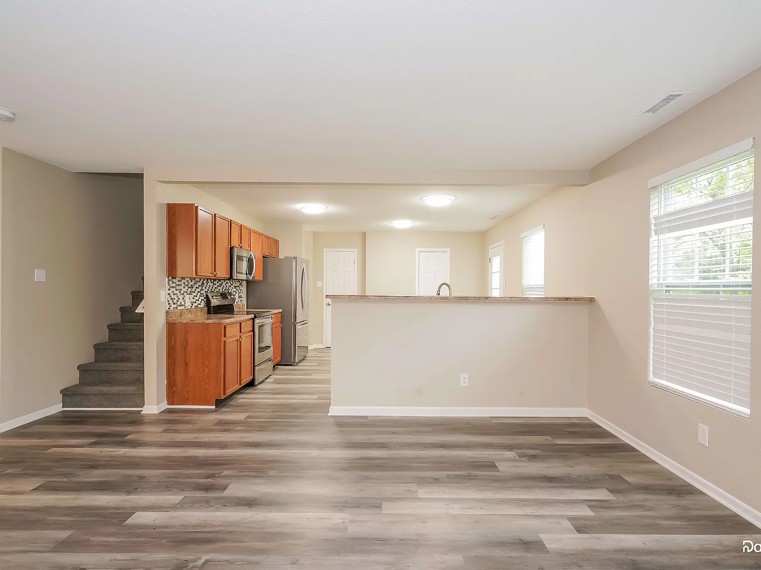 4 bed, 2.5 bath, 2262 sqft, $2,055 — Photo 3