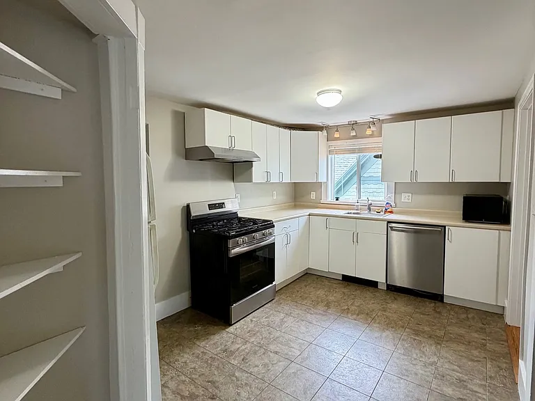 30 Francesca Ave — Photo 11