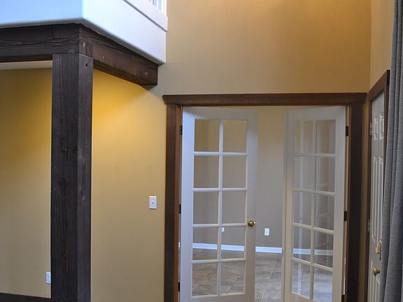 3rd image of 5914 N Park Way