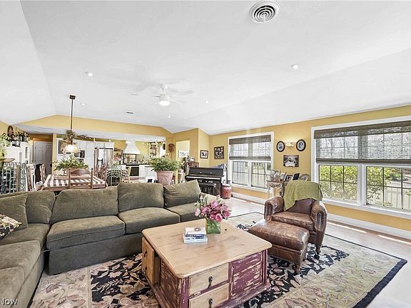 5th image of 4004 Cook Rd