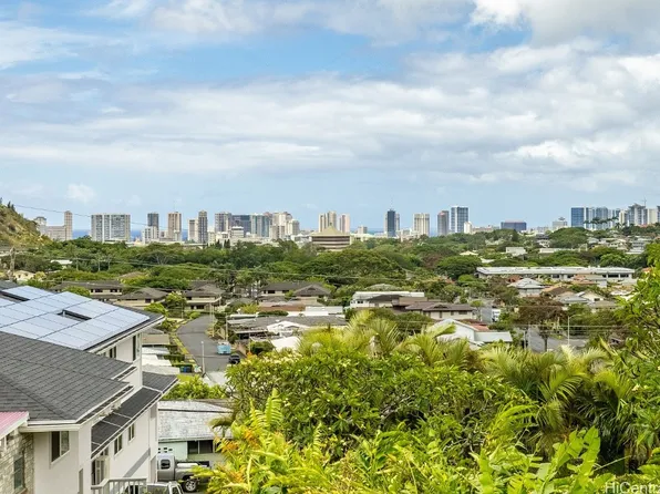 3030 Kahaloa Dr APT A, Honolulu, HI 96822