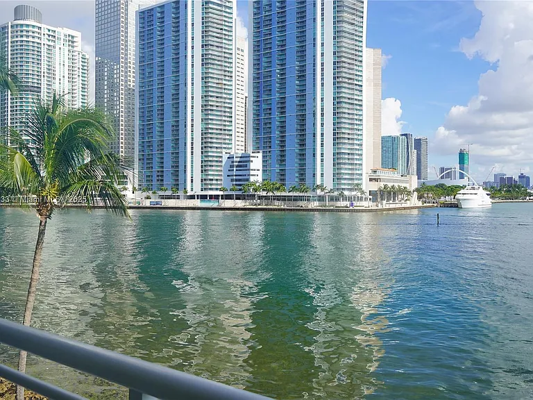 848 Brickell Key Dr #306 — Photo 33