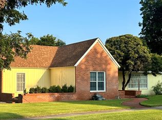 461 S 7th Ave, Munday, TX 76371