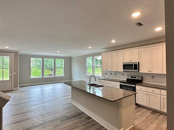 3rd image of 114 Glencoe Ln #101