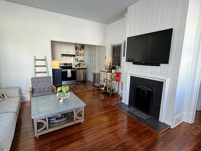 402 Cutler St — Photo 3