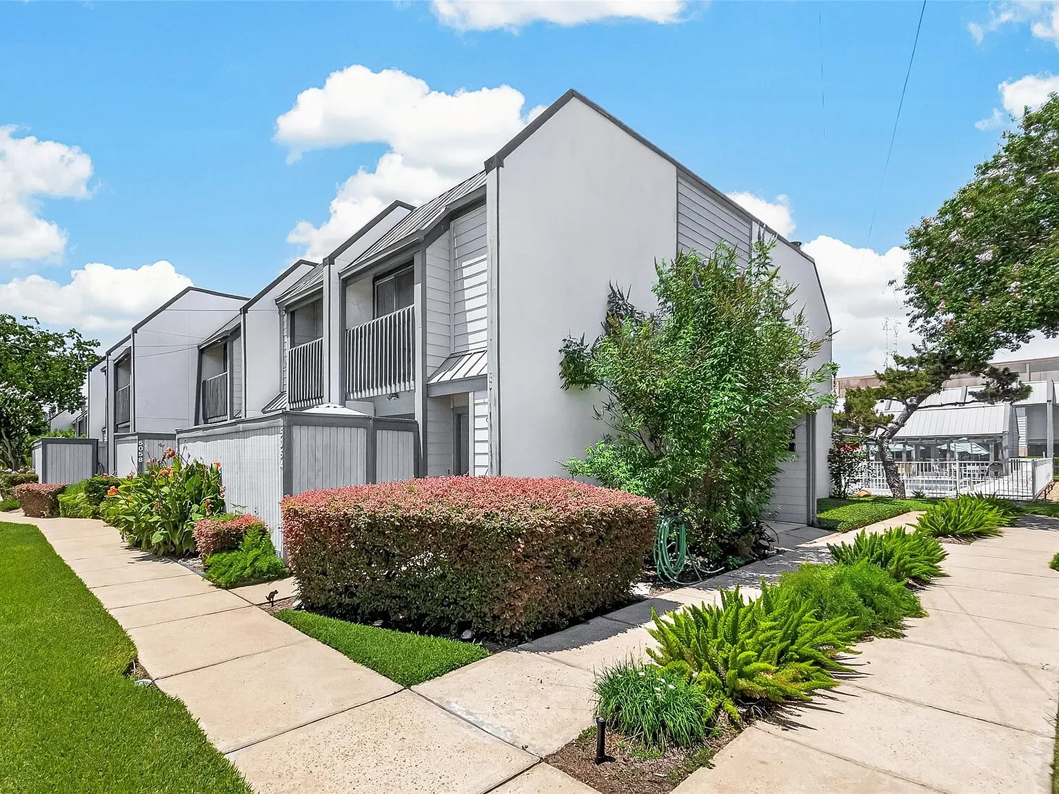2 bed, 1.5 bath, 1050 sqft, $1,850 — Photo 4
