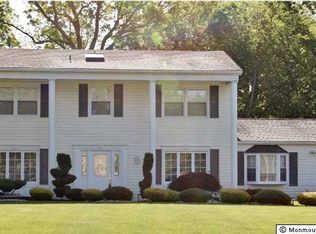 1 Greenleaf Dr, Manalapan, NJ 07726