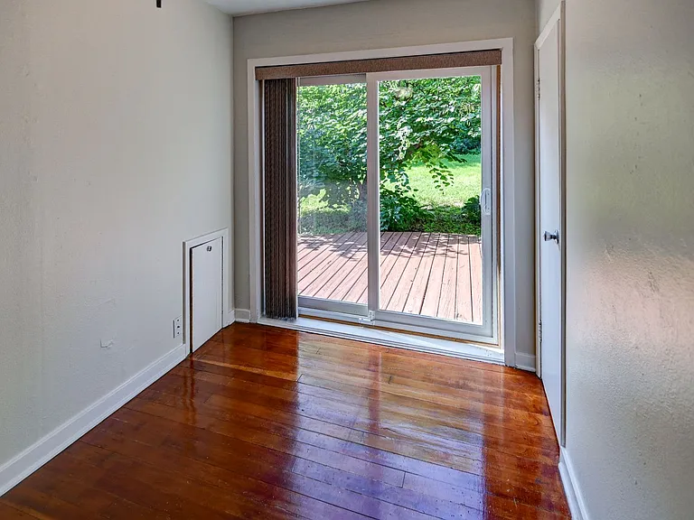 1404 Wyldhaven Ave — Photo 18