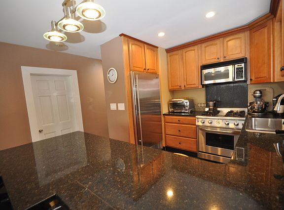 4th image of 3139 N Oconto Ave