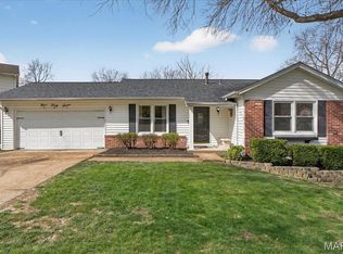 947 Bellestri Dr, Ballwin, MO 63021