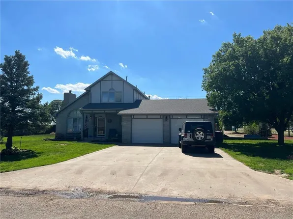 206 N Memorial Dr, Hooker, OK 73945