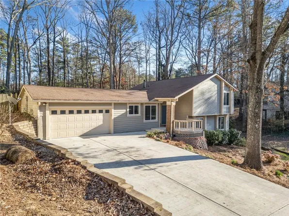 6817 Knollwood Dr, Douglasville, GA 30135