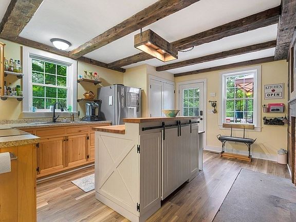 4th image of 123 Fullam Hill Rd