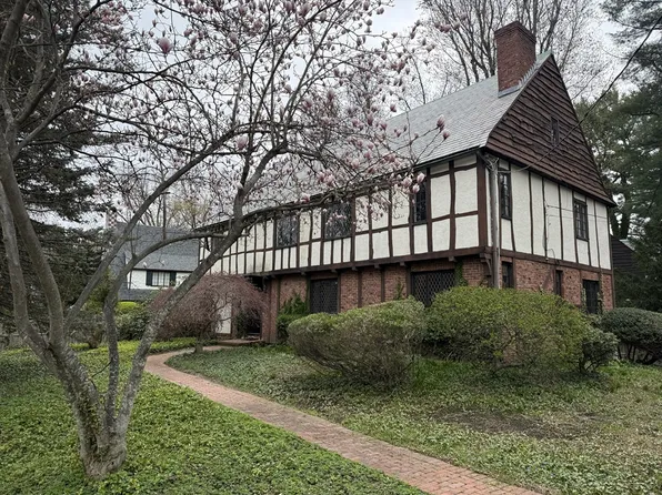 764 Hammond St, Brookline, MA 02467