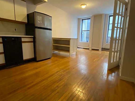 4th image of 495 Henry St #2B