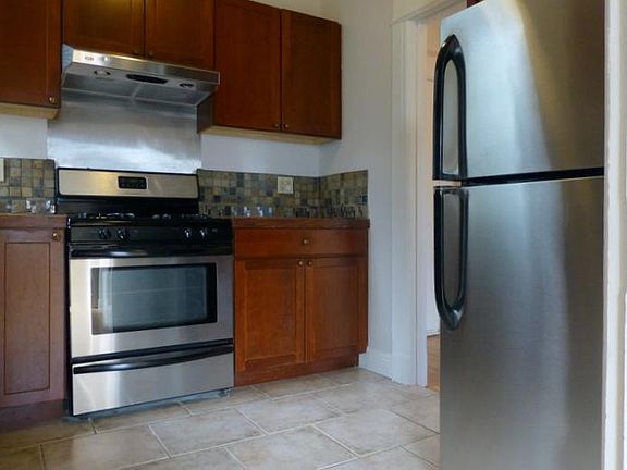 3rd image of 2400 Van Ness Ave APT 26