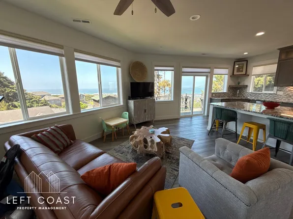 6274 NE Port Dr, Lincoln City, OR 97367