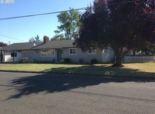 650 N 9th St, Harrisburg, OR 97446