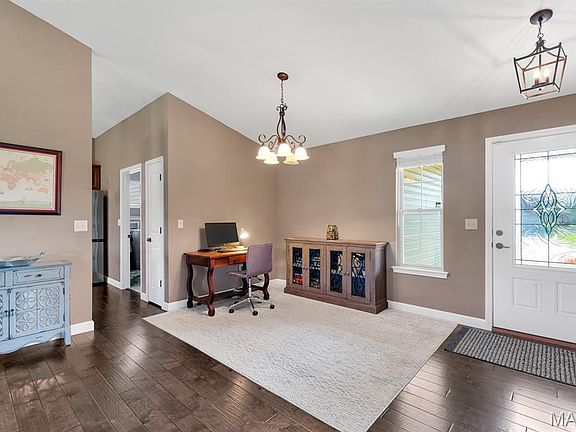 5th image of 1913 Crimson Oak Dr