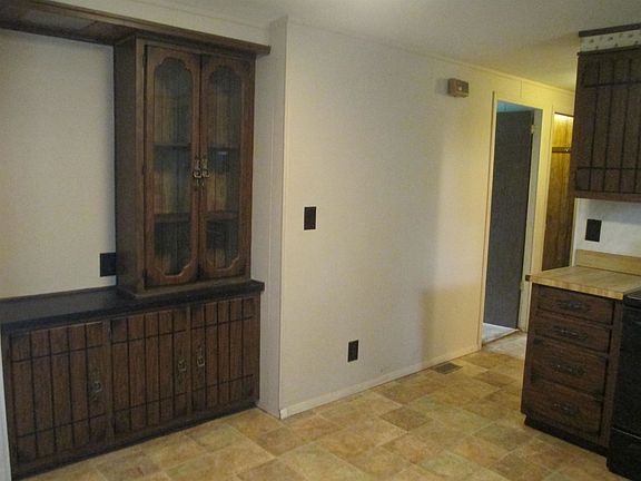 4th image of 602 4th St