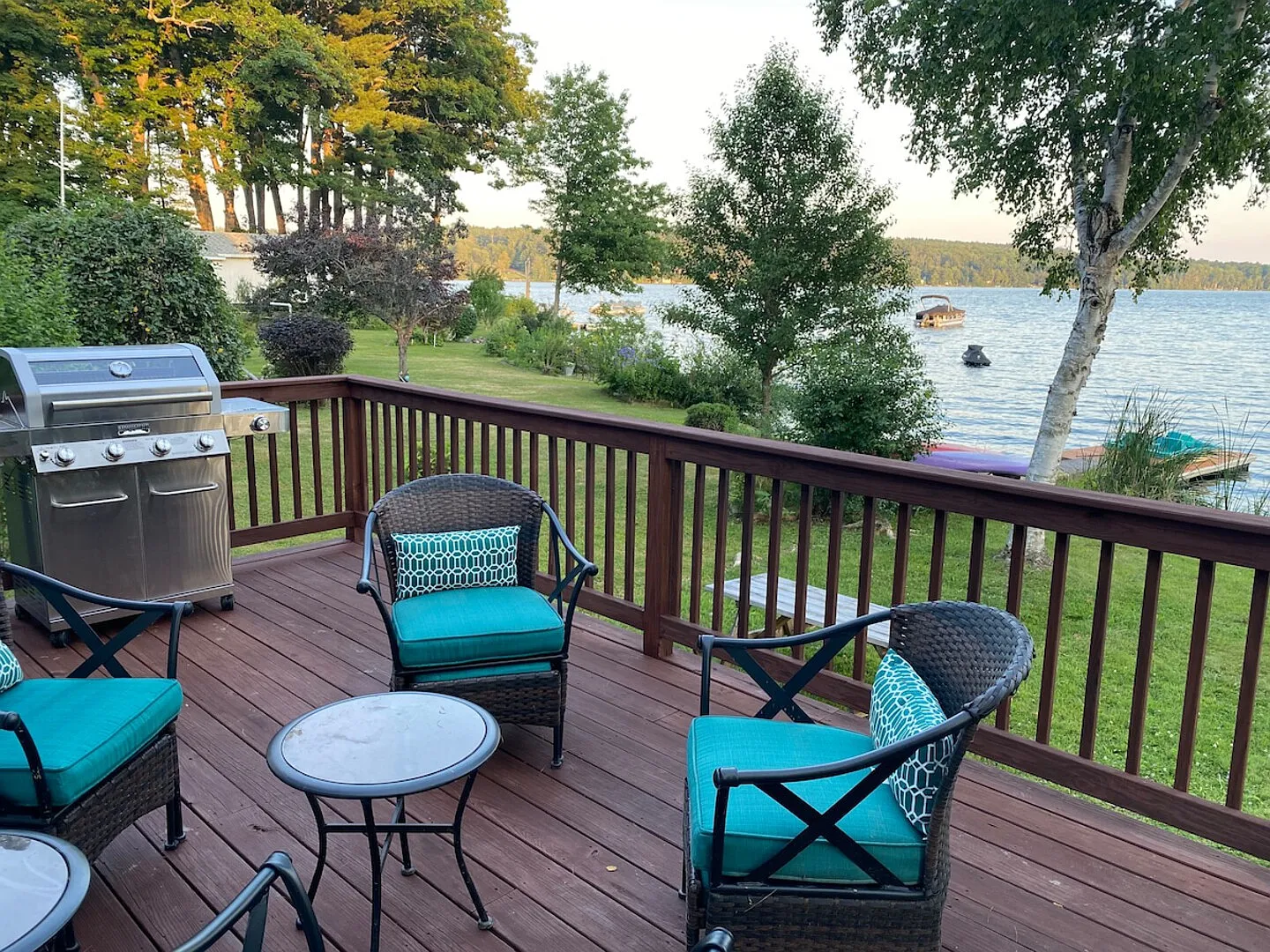 Little Landing Cottage Lakefront Dock Kayaks — Photo 2