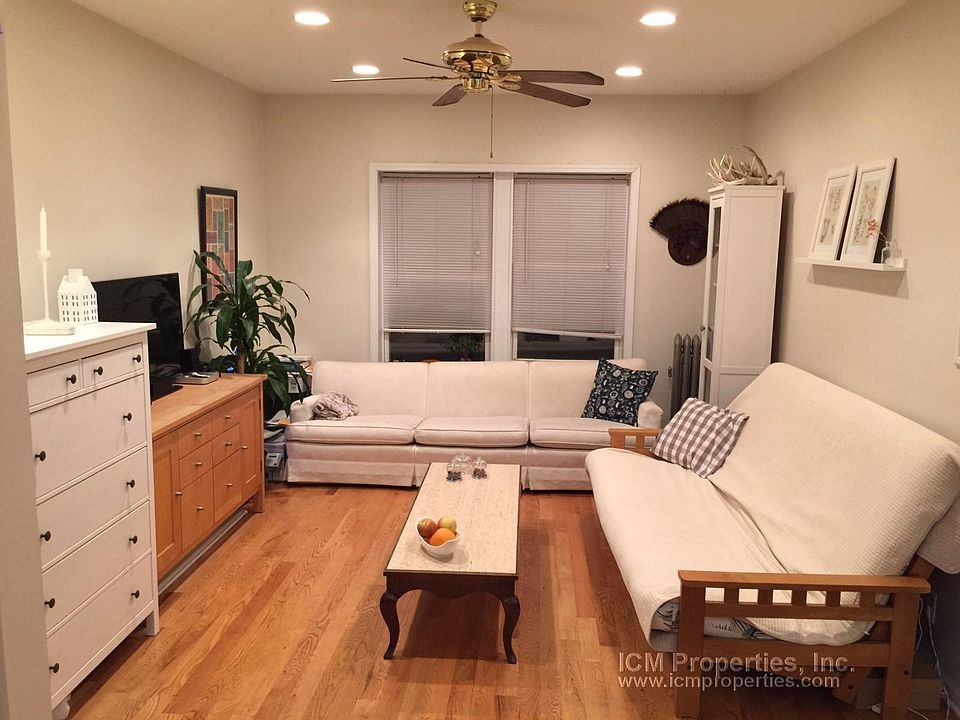 1st image of 3924 N Pine Grove Ave #2R