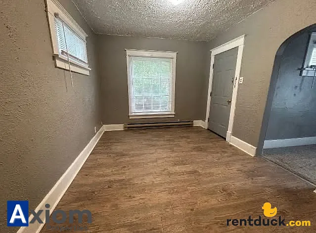 320-322 S 11th — Photo 5