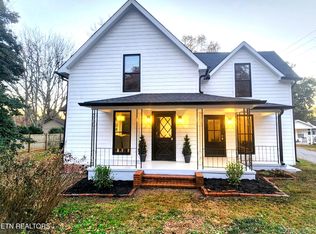 1011 S Court St, Maryville, TN 37803