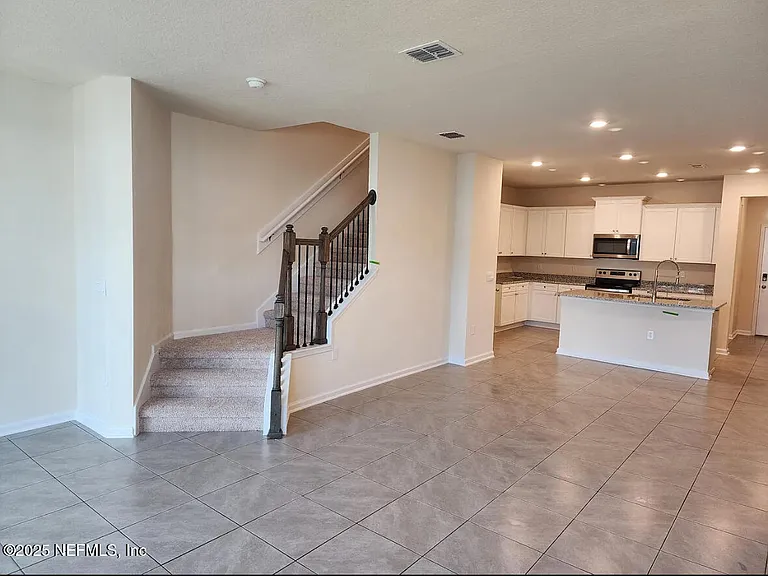 130 Pasadena Dr — Photo 2