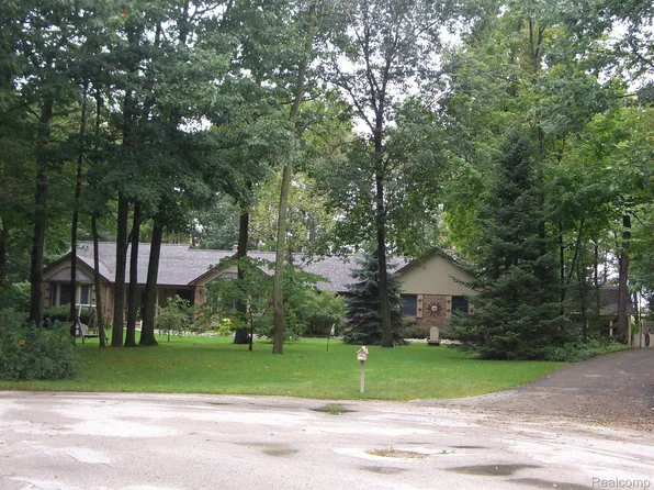 9270 Eton Ct, Swartz Creek, MI 48473