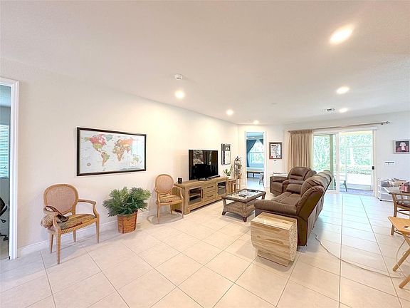 4th image of 6206 Dorchester Way