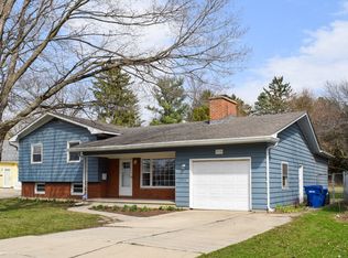 538 Russell Rd, Dekalb, IL 60115