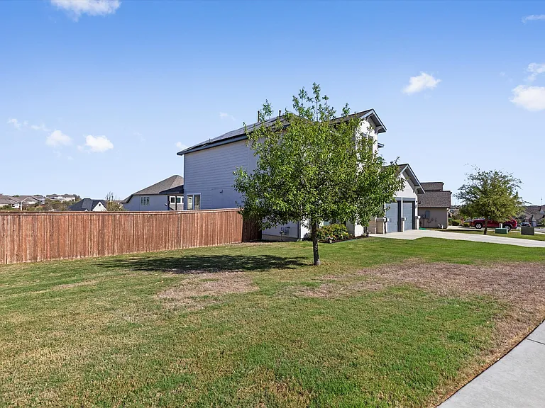 6501 Crockett Cv — Photo 2