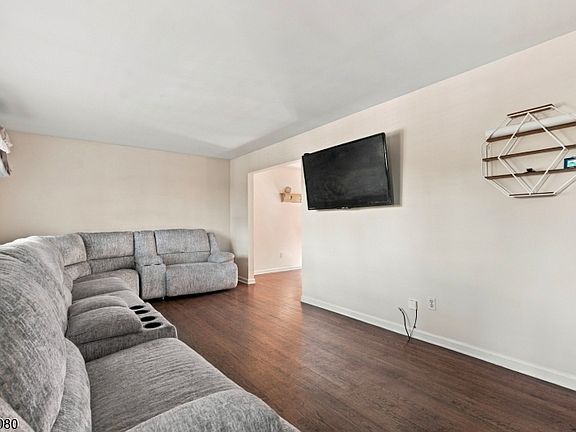 2nd image of 23 Elizabeth Ave