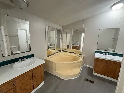 Building Photo - 2524 Commonwealth Dr #9