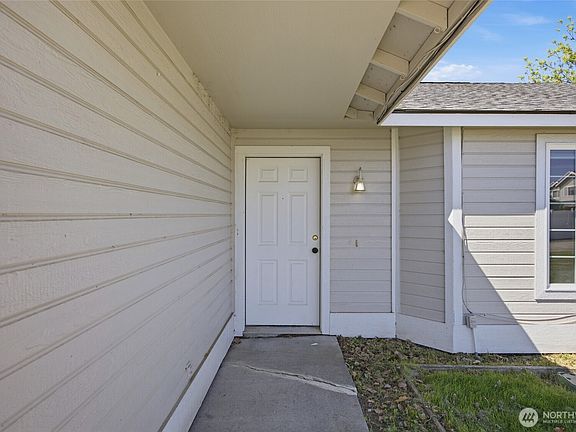 3rd image of 931 933 Hill Avenue