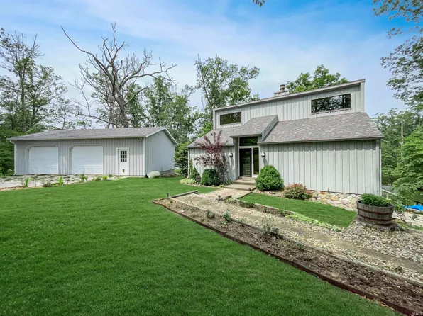 8945 W Aqua Ln, Huntingburg, IN 47542