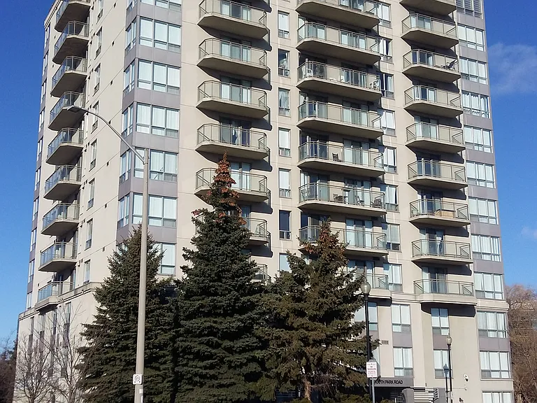 399 S Park Rd — Photo 3