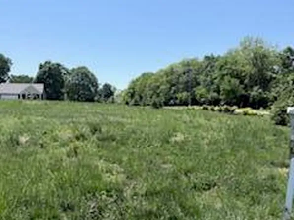 8236 Cedar Crest Ln, Louisville, KY 40291