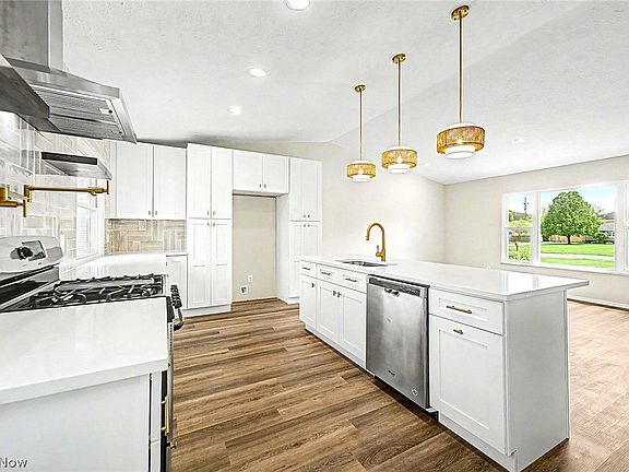 5th image of 913 Sherwood Dr