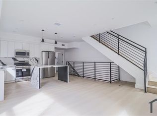 11810 Gilmore St #4, North Hollywood, CA 91606